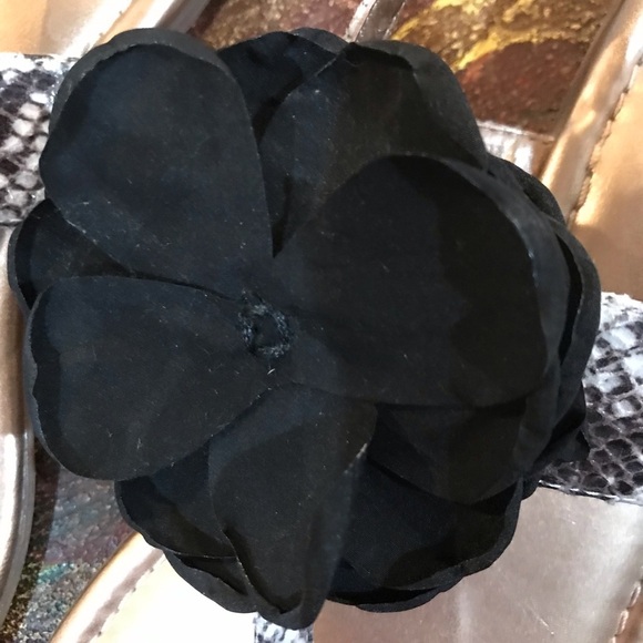 ▪️BCBGeneration Snakeskin Flip Flops with Straps - Picture 6 of 9